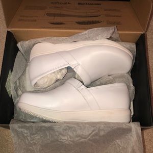 Softwalk Womens Meredith Clog, White, 8.5 M US
